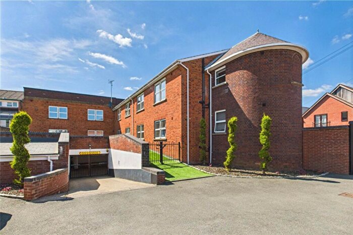 1 Bedroom Flat To Rent In Queens Road, Farnborough, Hampshire, GU14