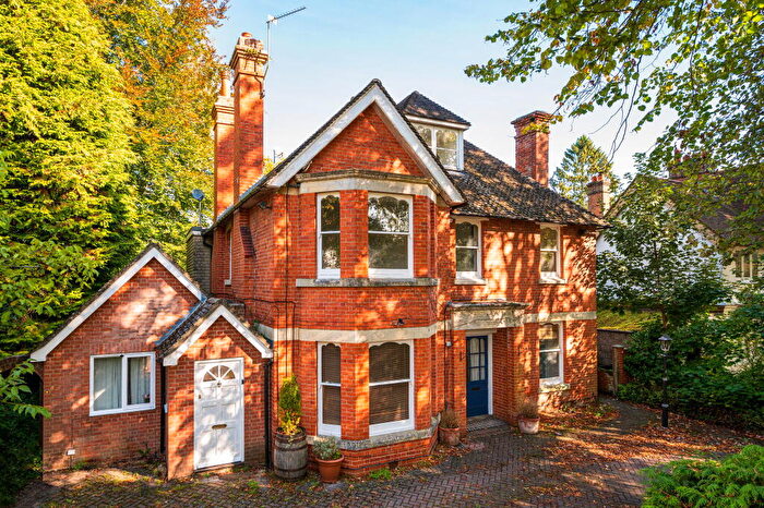 5 Bedroom Detached House To Rent In Donnington Square, Newbury, RG14