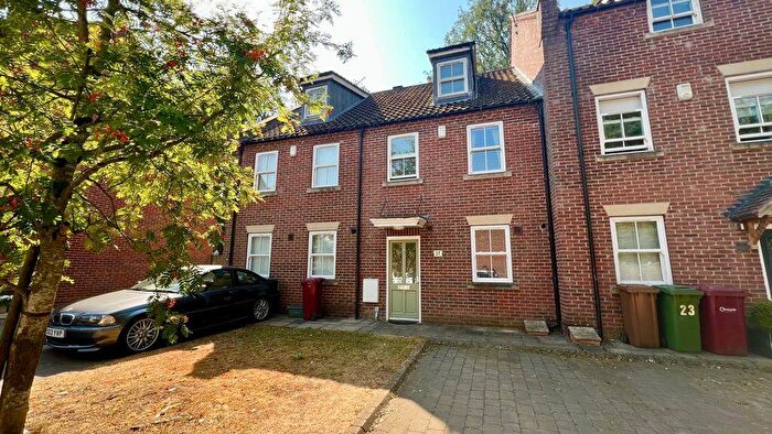 4 Bedroom Terraced House For Sale In Woodlands Gardens, Scunthorpe, DN17
