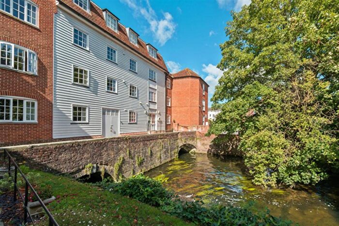 2 Bedroom Apartment For Sale In Deans Mill Court, Canterbury, CT1