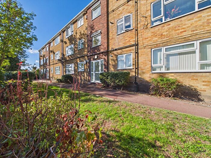 2 Bedroom Flat For Sale In Brook Street, Belvedere, Kent, DA17