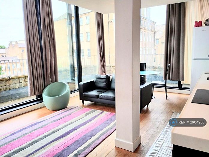 2 Bedroom Flat To Rent In Gallon House, Bradford, BD1
