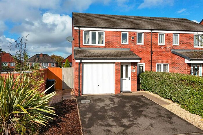 3 Bedroom Semi-Detached House For Sale In Silvermere Park Way, Sheldon, Birmingham, B26