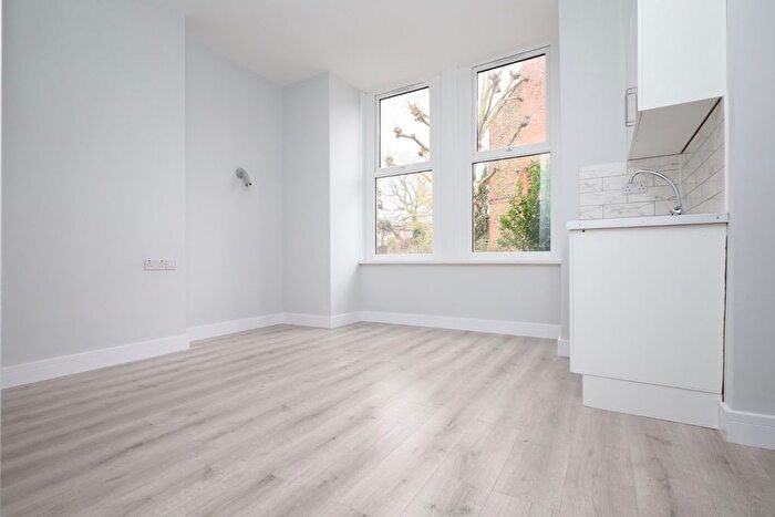 Studio To Rent In St. Julians Farm Road, London, SE27