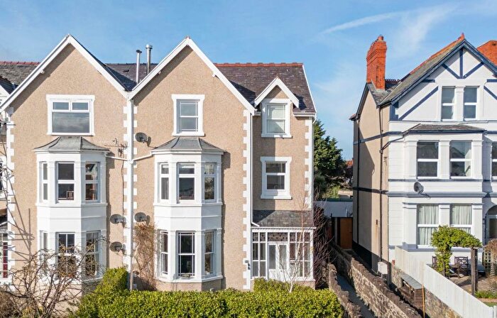 2 Bedroom Flat For Sale In York Road, Deganwy, LL31