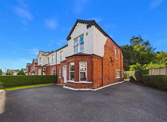 4 Bedroom Semi-Detached House To Rent In Parkmount Road, Belfast, BT15