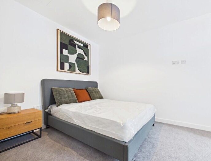 1 Bedroom Flat To Rent In Station Road, Egham, TW20