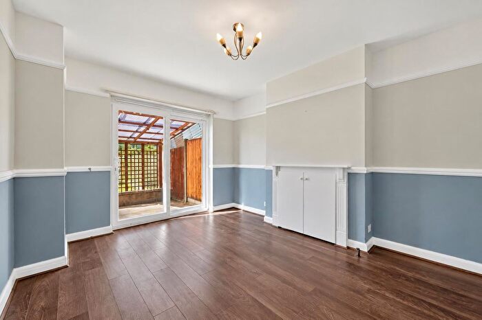 5 Bedroom Semi-Detached House To Rent In Haselrigge Road, London, SW4