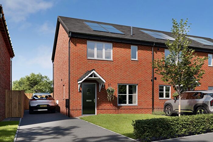 3 Bedroom End Of Terrace House For Sale In Rossendale Drive, Adlington, PR6