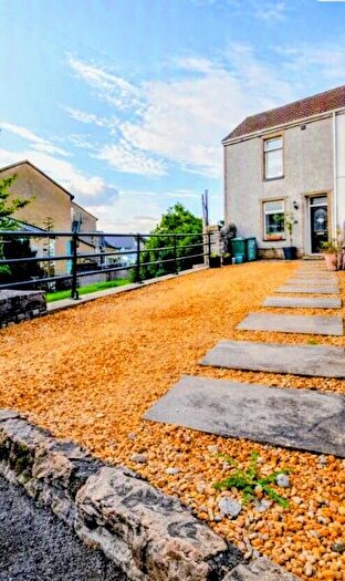 3 Bedroom End Of Terrace House For Sale In High Street, Hirwaun, Aberdare, CF44