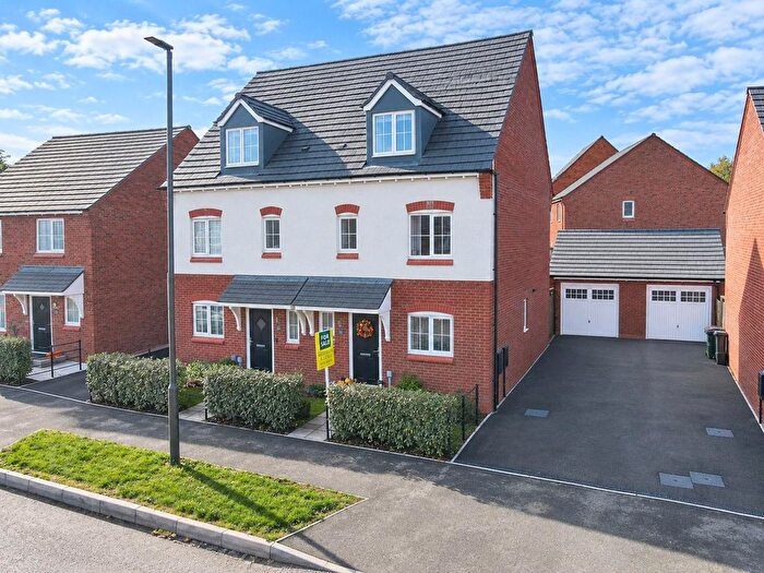 4 Bedroom Semi-Detached House For Sale In Stirling Road, Midway, Swadlincote, DE11