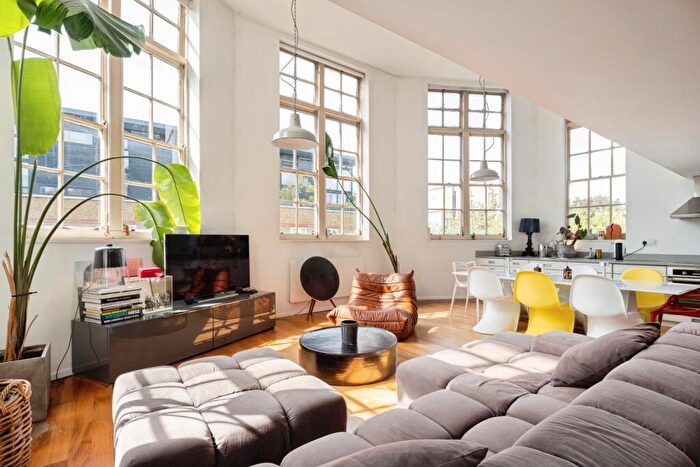 2 Bedroom Apartment To Rent In Clark Street, Stepney, London, E1