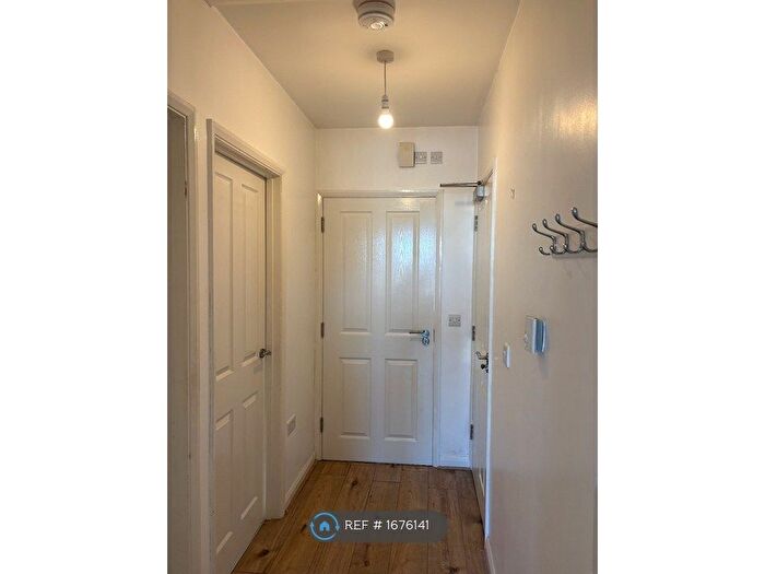 2 Bedroom Flat To Rent In Thornton St, Nottingham, NG17