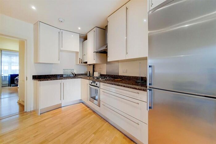 2 Bedroom Flat To Rent In Torrington Park, London, N12