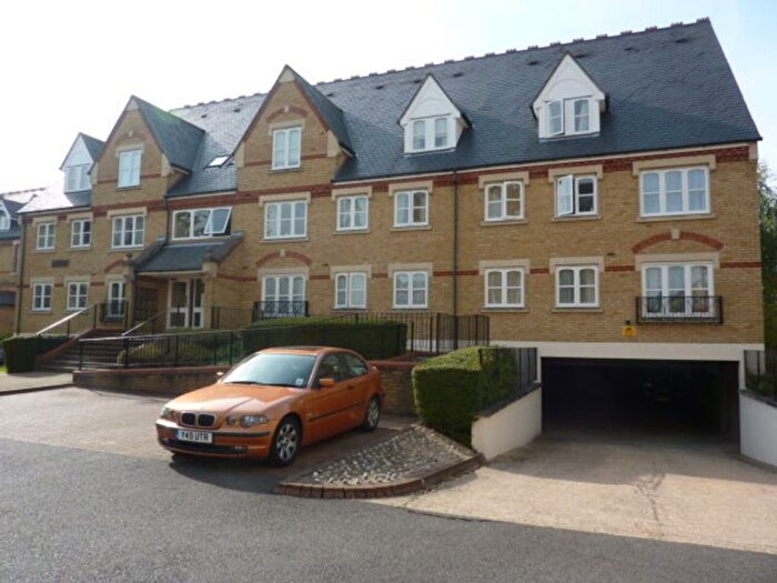 2 Bedroom Flat To Rent In Lancing House, Watford, WD24
