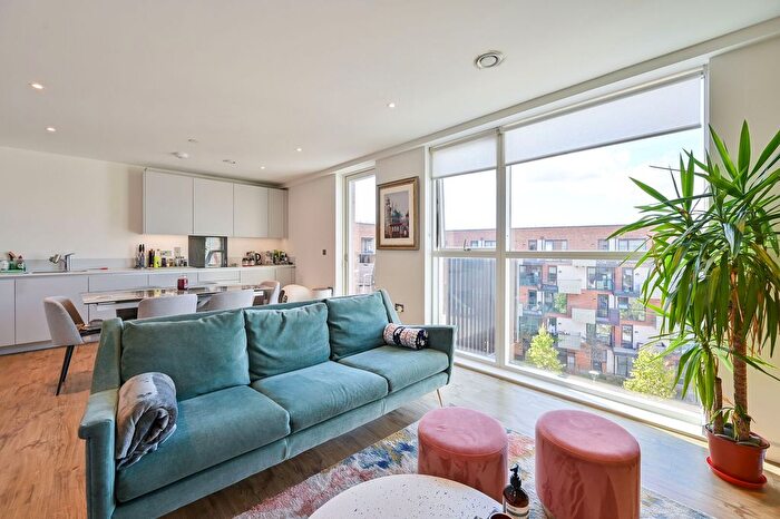 2 Bedroom Flat For Sale In Manor Place, Elephant And Castle, London, SE17
