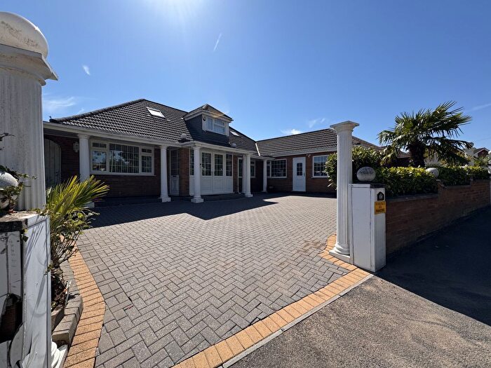 8 Bedroom Detached Bungalow For Sale In Downing Drive, Leicester, LE5