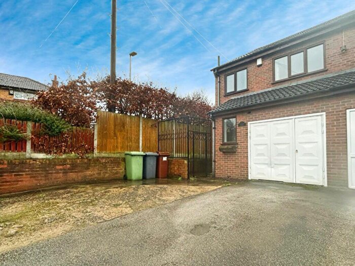 3 Bedroom Semi-Detached House To Rent In Great North Road, Leeds, West Yorkshire, LS25