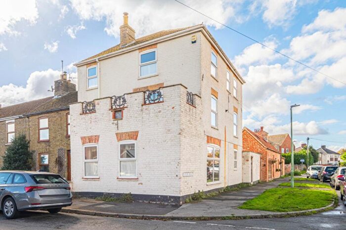 4 Bedroom End Of Terrace House For Sale In Florence Road, Pakefield, NR33