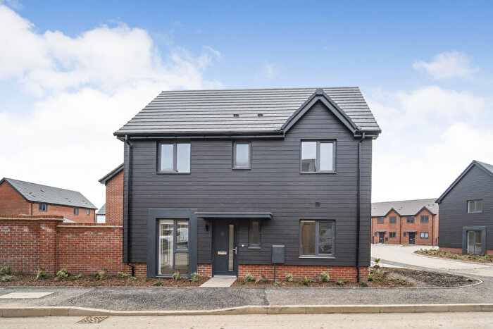 3 Bedroom House To Rent In Wilks Road, Crowthorne, Berkshire, RG45