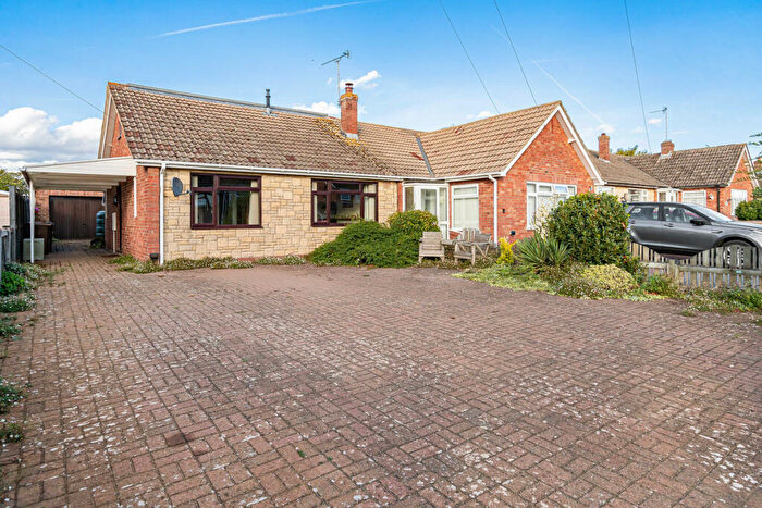 3 Bedroom Chalet For Sale In Edwin Road, Didcot, OX11
