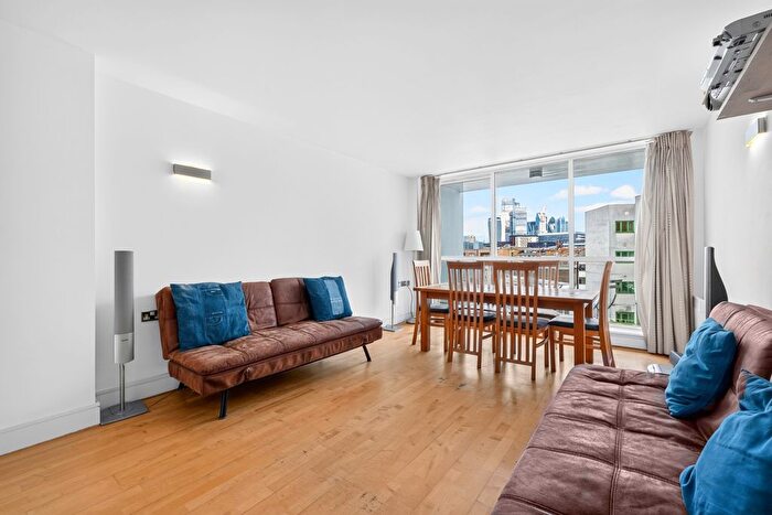 3 Bedroom Flat To Rent In Royal Oak Yard, London, SE1