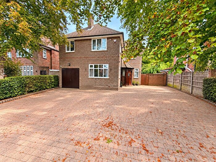 4 Bedroom Detached House For Sale In Old Bedford Road, Luton, LU2