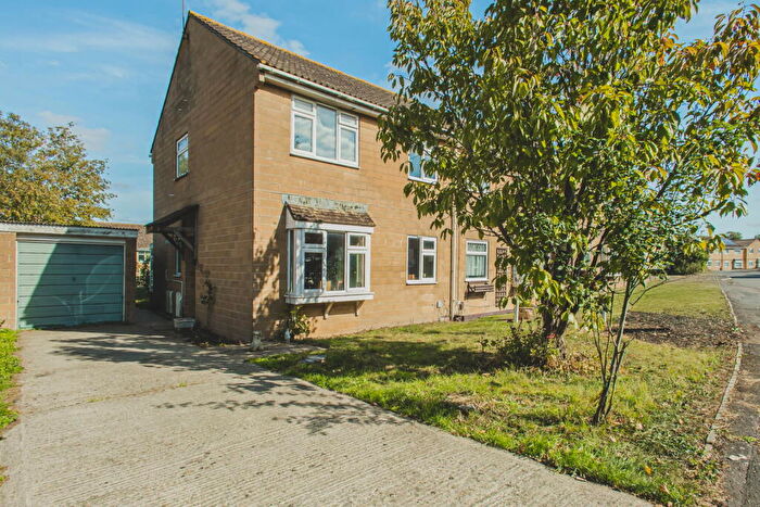 4 Bedroom Semi-Detached House For Sale In Westminster Road, Toothill, Swindon, SN5