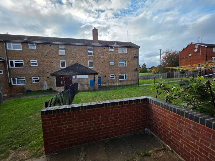 2 Bedroom Flat To Rent In Morris Close, Luton, Bedfordshire, LU3