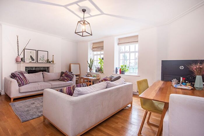 2 Bedroom Flat To Rent In Richmond Hill Court, Richmond, TW10
