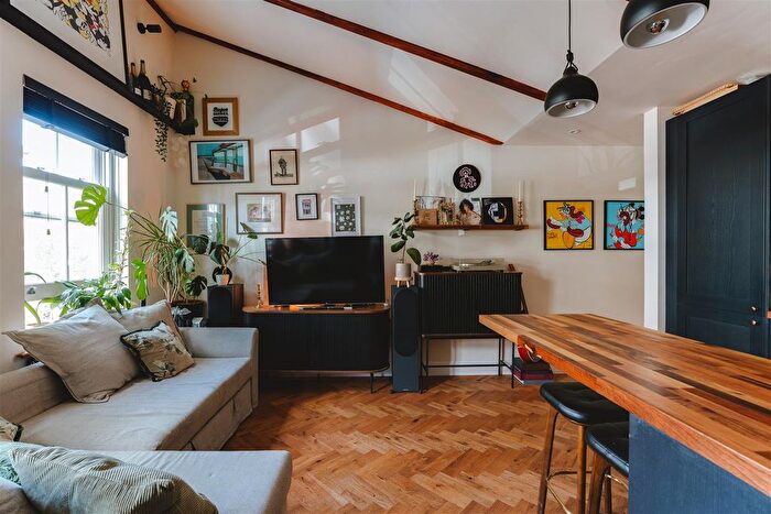1 Bedroom Flat For Sale In Fairfoot Road, London, E3
