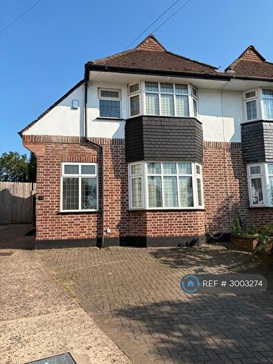 4 Bedroom Semi-Detached House To Rent In Warwick Avenue, Edgware, HA8