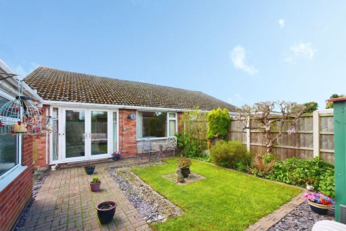 4 Bedroom Semi-Detached Bungalow For Sale In Grampian Close, Huntington, York, YO32