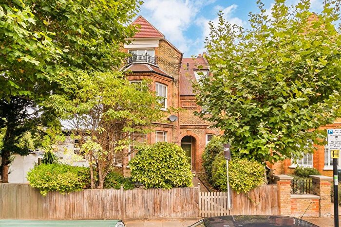 3 Bedroom Flat For Sale In Kirkstall Road, Streatham Hill, SW2