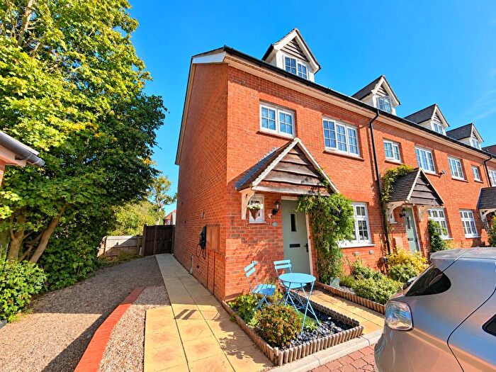 4 Bedroom End Of Terrace House For Sale In Ewing Gardens, Langdon Hills, Basildon, Essex, SS16