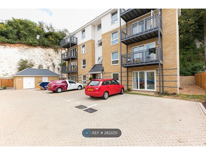 2 Bedroom Flat To Rent In Mutiny Close, Hertford, SG13