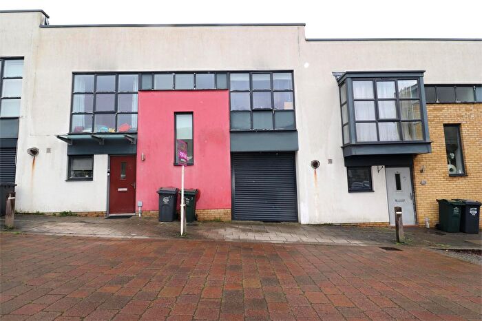 3 Bedroom Terraced House For Sale In Courtyard Mews, Greenhithe, DA9