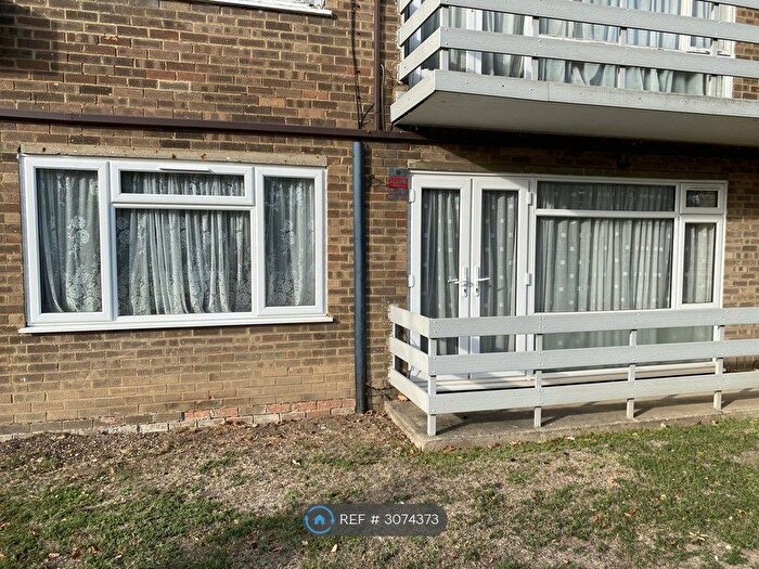 2 Bedroom Flat To Rent In Staines Road, Twickenham, TW2