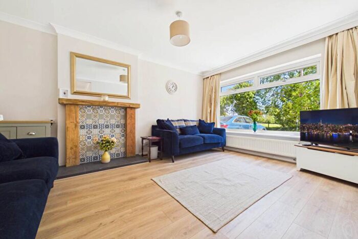 3 Bedroom Link Detached House For Sale In The Avenue, Mortimer Common, Reading, Berkshire, RG7