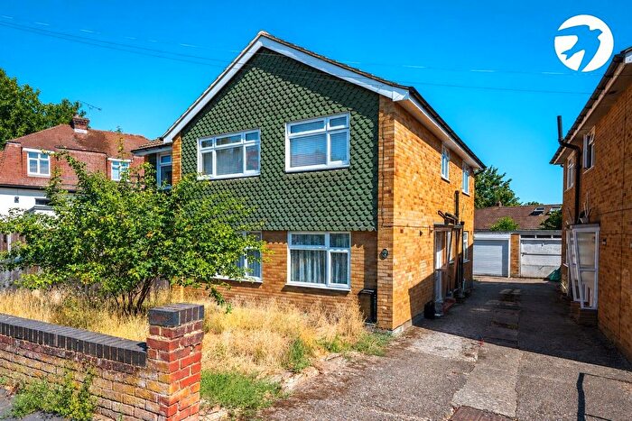 2 Bedroom Maisonette For Sale In Crescent Gardens, Swanley, Kent, BR8