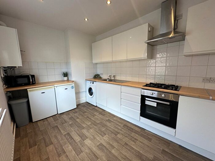3 Bedroom Terraced House To Rent In West End // Bed & Bath // September, LN1