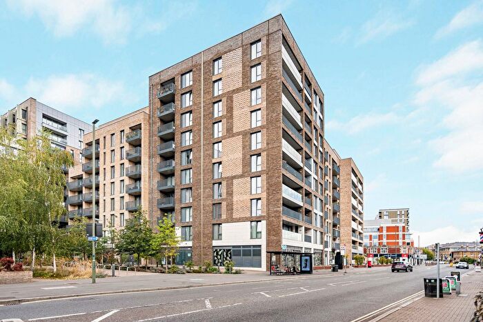 2 Bedroom Flat For Sale In High Street, Staines-Upon-Thames, Surrey, TW18