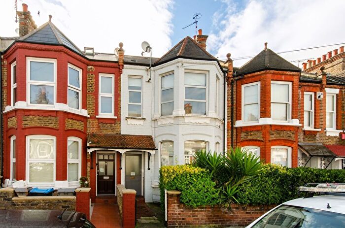 2 Bedroom Flat For Sale In Bathurst Gardens, Kensal Green, London, NW10