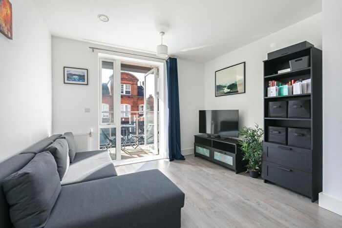 1 Bedroom Flat For Sale In St Andrews Court, Scotland Green, London, N17