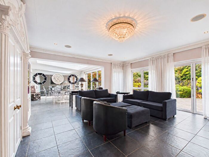 5 Bedroom Semi-Detached House To Rent In London Road, Cheltenham, GL52