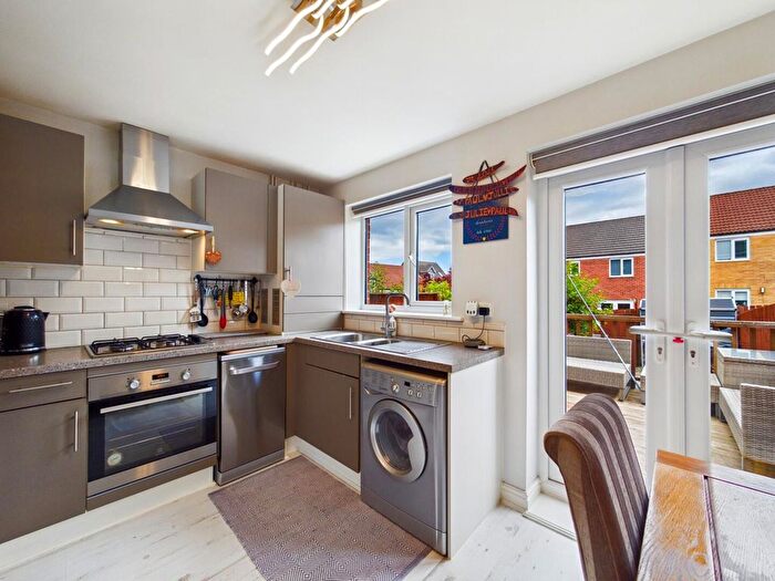 3 Bedroom Town House For Sale In Lumley Gardens, Castleford, WF10