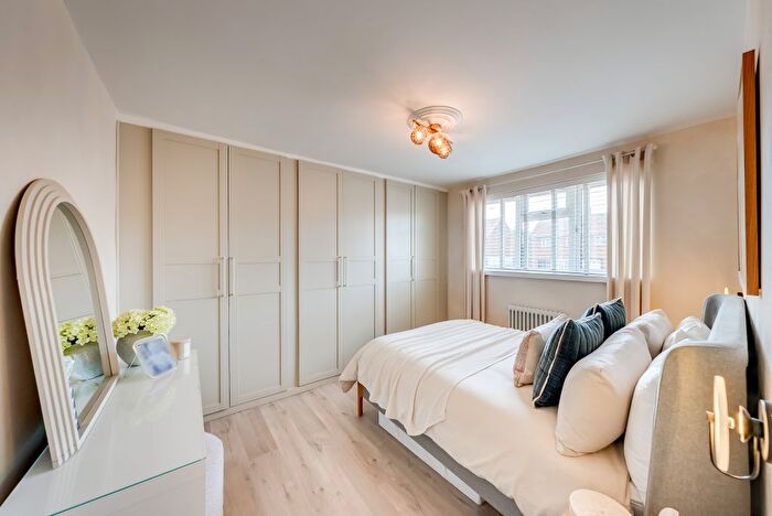 3 Bedroom Semi-Detached House For Sale In Laburnum Avenue, Swanley, BR8