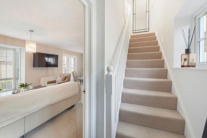 2 Bedroom Flat For Sale In Queen Street, Kings Hill, ME19
