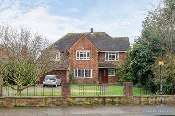 5 Bedroom Detached House For Sale In Heath Drive, Gidea Park, RM2