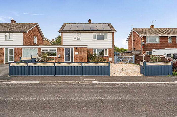 4 Bedroom Link Detached House To Rent In Anders Road, South Wonston, Winchester, Hampshire, SO21
